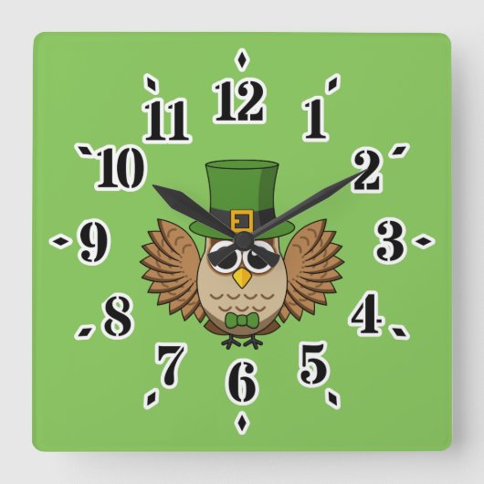 Cute St Patrick's Day Owl Cartoon スクエア壁時計 (正面)