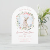 Cute Storybook Bunny Wildflower Wreath Baby Shower 招待状 (スタンド正面)