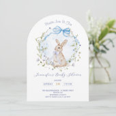 Cute Storybook Bunny Wildflower Wreath Baby Shower 招待状 (スタンド正面)