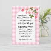 Cute Strawberry Pink Gingham Girls Birthday  招待状 (スタンド正面)