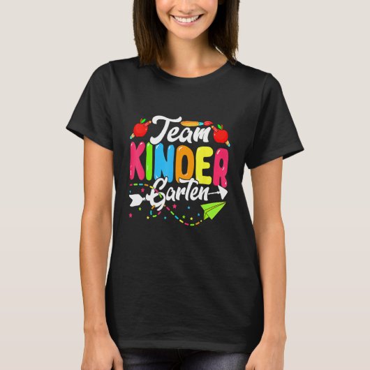 Cute Team Kindergarten Happy Back To School Teache Tシャツ (正面)