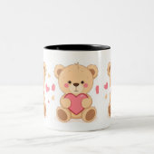 Cute Teddy Bear Holding Heart – Valentine Love Ill ツートーンマグカップ (中央)