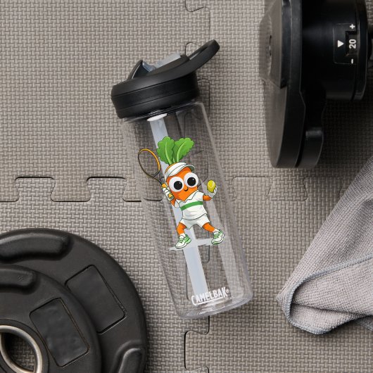 Cute Tennis Carrot – Funny Sports Mascot ウォーターボトル (ジム (回転後))