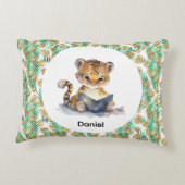 Cute Tiger Reading a Book アクセントクッション (裏面)