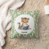 Cute Tiger Reading a Book クッション (ブランケット)