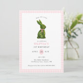 Cute Topiary Bunny Pink Gingham Girl Birthday 招待状 (スタンド正面)
