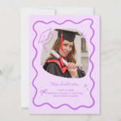 Cute Trendy Pink Wavy Border Graduation Invitation 案内状 (裏面)
