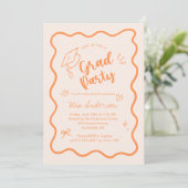 Cute Trendy Pink Wavy Border Graduation Invitation 案内状 (スタンド正面)