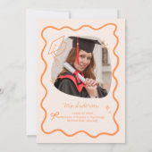 Cute Trendy Pink Wavy Border Graduation Invitation 案内状 (裏面)