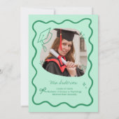 Cute Trendy Pink Wavy Border Graduation Invitation 案内状 (裏面)