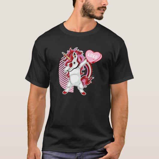 Cute Valentine's Day Dabbing Unicorn XOXO Tシャツ (正面)