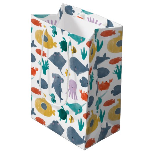 Cute Watercolor Ocean Animals Pattern ミディアムペーパーバッグ (正面アングル)