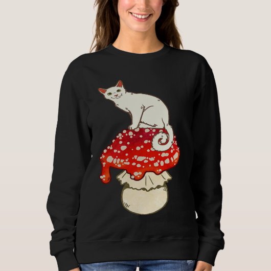 Cute White Cat Sitting on Red Spotted Mushroom スウェットシャツ (正面)