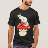 Cute White Cat Sitting on Red Spotted Mushroom Tシャツ (正面)