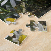 Cute White Dog Sitting Spring White Flower Garden ジグソーパズル (側面)