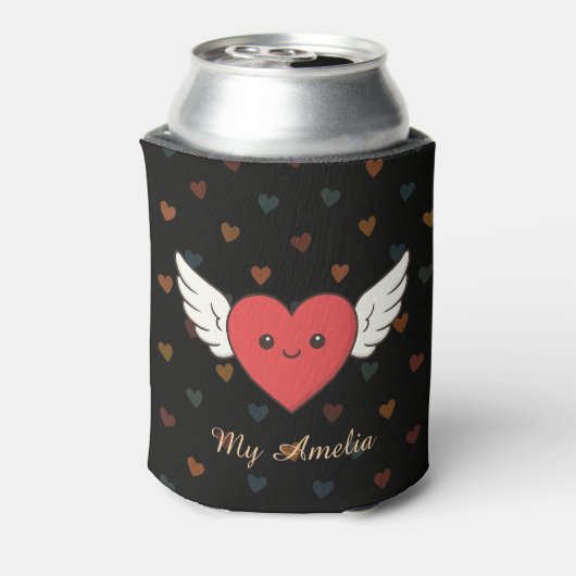 Cute Winged Heart Can Cooler – Valentine Gift 缶クーラー (缶裏面)