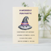 Cute Witch Hat Halloween Birthday Reception Card エンクロージャーカード (スタンド正面)