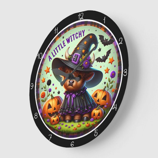 Cute Witchy Highland Cow  ラージ壁時計 (傾斜)