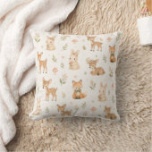 Cute woodland:Deer, Bunny and Fox Nursey design クッション (ブランケット)