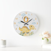 Cute Yellow Dinosaur Nursery Large Clock Personali ラージ壁時計 (ホーム)