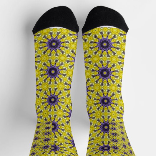Cute Yellow Purple Kaleidoscope Geometric Pattern ソックス (上部)