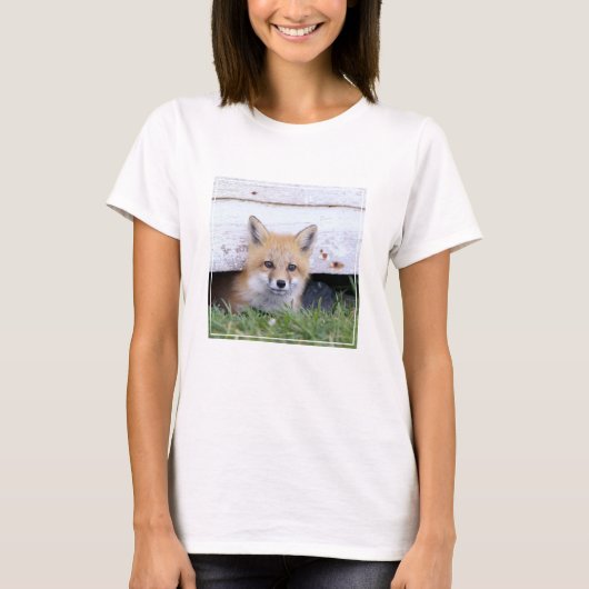 Cutest Baby Animals | Red Fox Kit Peeking Tシャツ (正面)