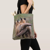 Cutest Baby Animals | Red Fox Kits Locking Tails トートバッグ (クローズアップ)