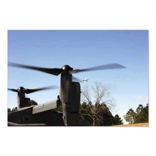 CV-22オスプレイが離陸の準備をする フォトプリント            (正面)