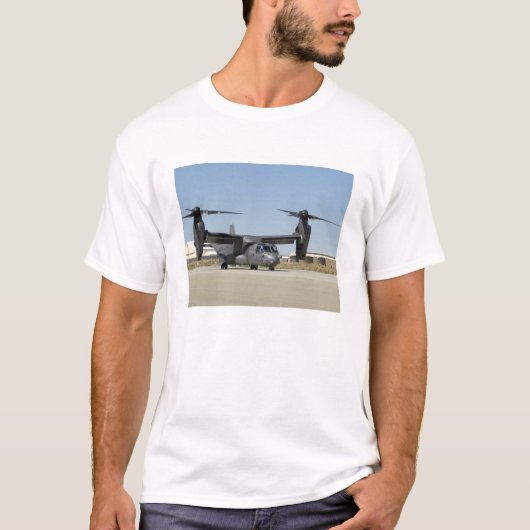 CV-22オスプレイが離陸の準備をする Tシャツ (正面)