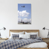 CV-22オスプレイはC-130ヘラクレスの上空を飛行する キャンバスプリント (インサイチュ (寝室))