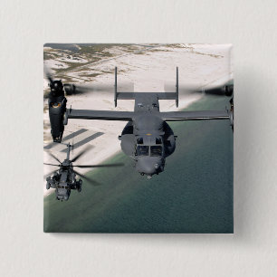 CV-22ミサゴおよびMH-53は低速を舗装します 缶バッジ