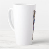 Cyberpunk Circuit Cat – Neon Tech Beast カフェラテマグ (左アングル)