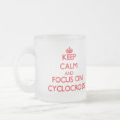 Cyclocrossの平静そして焦点を保って下さい フロストグラスマグカップ (左)