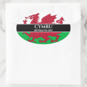 Cymru Sefydlu Ym 1057ウェールズ国旗の白文字 楕円形シール (バッグ)