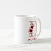 Dの文字のワインレッドとピンクの花柄 コーヒーマグカップ (正面右)