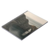 Dの間の水の体の横にある茶色のロッキー山 ノートブック (左側)