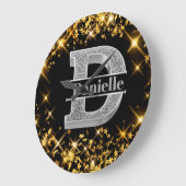 Dイニシャルパーソナライズされたシルバーモノグラムあなたの名前 ラージ壁時計 (傾斜)