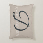 Dイニシャル名パーソナライズされたタウペタンニュートラル アクセントクッション (正面(垂直))