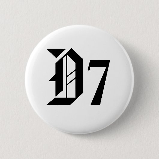 D7 缶バッジ (正面)