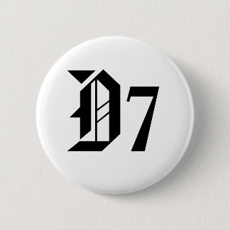 D7 缶バッジ