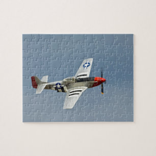 D-DayマーキングのP-51Dマスタング戦闘機が飛行 ジグソーパズル