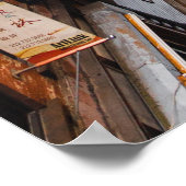 DA期間中の高層建物間の道路上の車 ポスター (角)