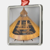 Da Vinciのデザインのモデル復元 メタルオーナメント (左)