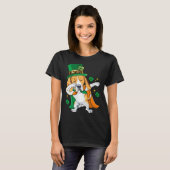 Dabbing Beagle Leprechaun St Patricks Day Tシャツ (正面フル)