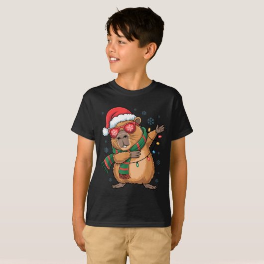 Dabbing Capybara Christmas Santa Hat Funny Holiday Tシャツ (正面フル)