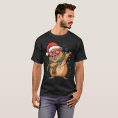 Dabbing Capybara Christmas Santa Hat Funny Holiday Tシャツ (正面フル)