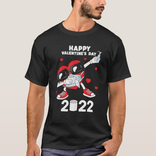 Dabbing Heart In A Mask 2022 Valentines Day Tシャツ (正面)