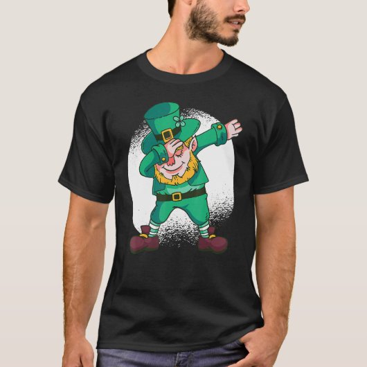 Dabbing Leprechaun Funny Dancing Leprechaun St Pat Tシャツ (正面)