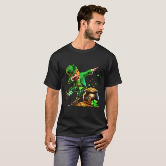 Dabbing Leprechaun St. Patrick's Day Pot of Gold Tシャツ (正面フル)