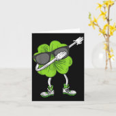 Dabbing Shamrock St Patrick's Day Funny Irish Boys カード (黄色い花)